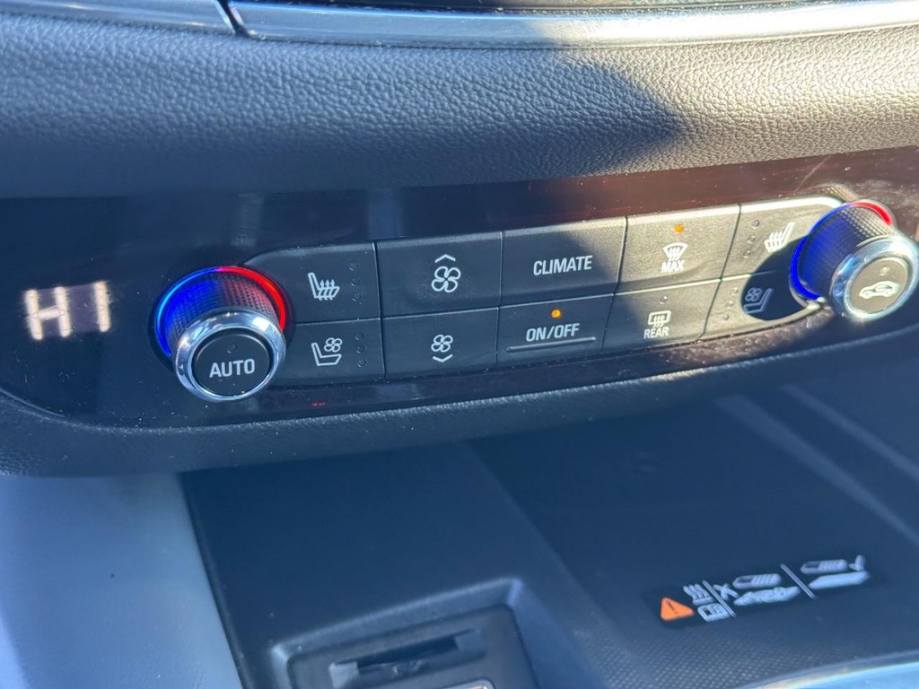 Buick Enclave Vehicle Full-screen Gallery Image 21