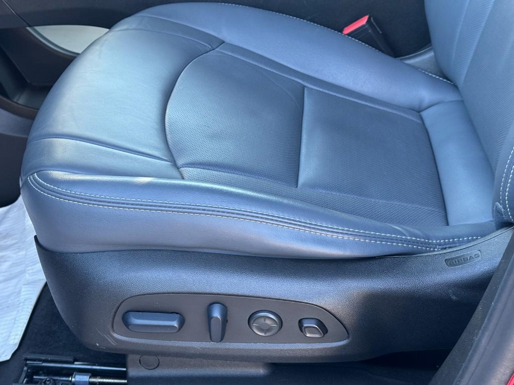 Buick Enclave Vehicle Full-screen Gallery Image 23