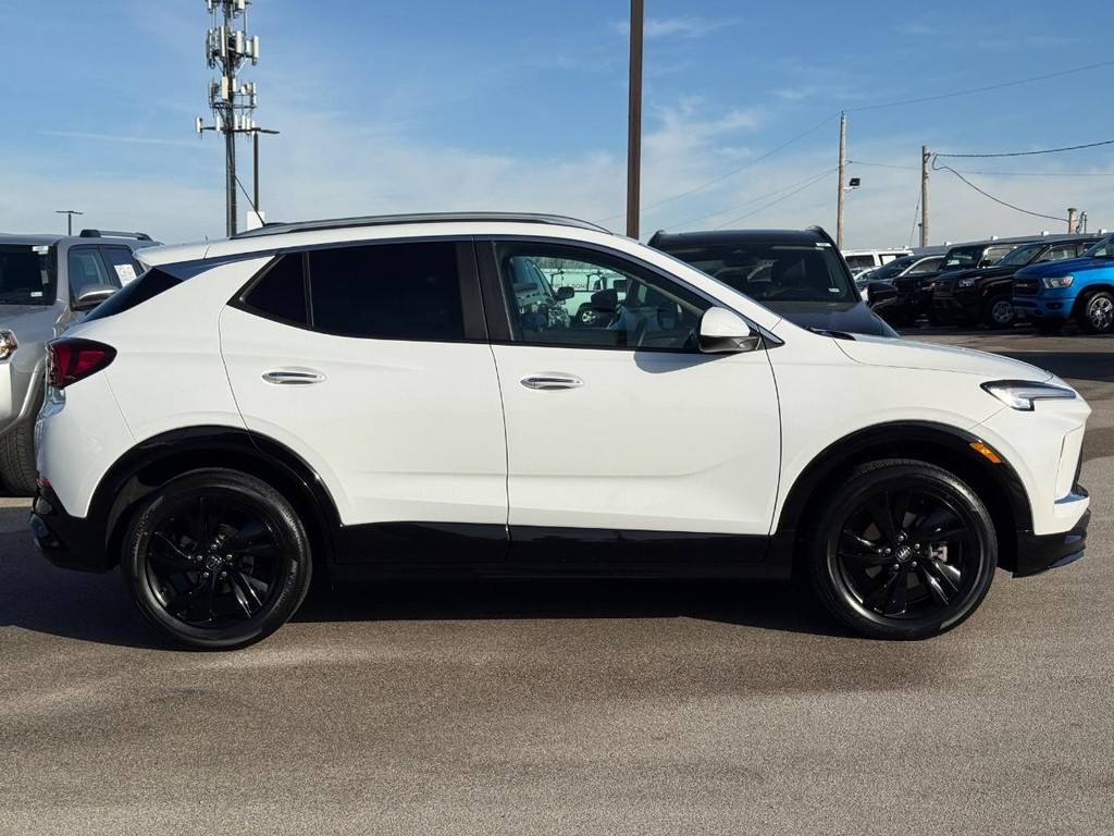 Buick Encore GX Vehicle Full-screen Gallery Image 02