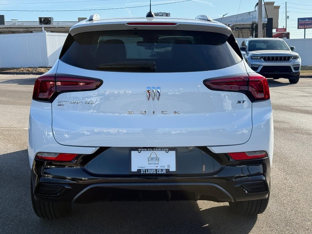 Buick Encore GX Vehicle Full-screen Gallery Image 04