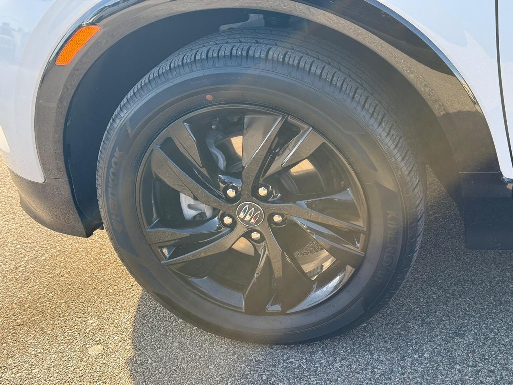 Buick Encore GX Vehicle Full-screen Gallery Image 07