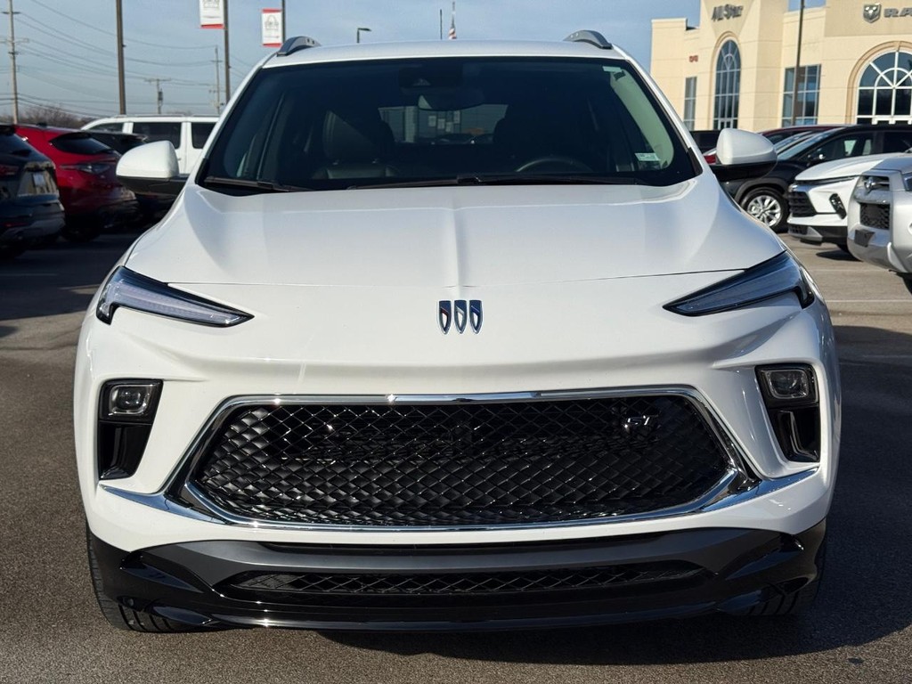 Buick Encore GX Vehicle Full-screen Gallery Image 09