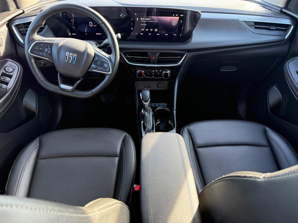 Buick Encore GX Vehicle Full-screen Gallery Image 11