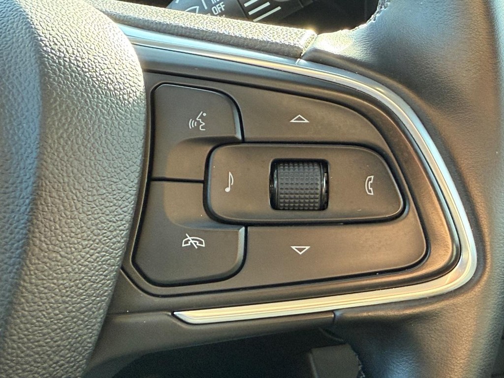 Buick Encore GX Vehicle Full-screen Gallery Image 14