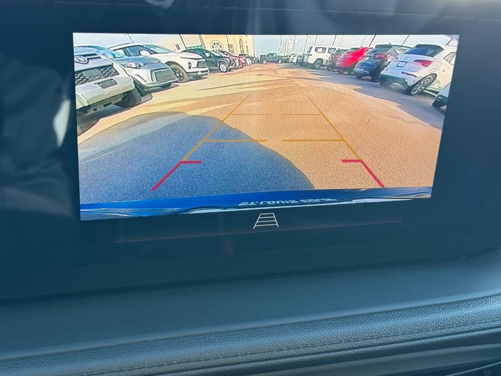 Buick Encore GX Vehicle Full-screen Gallery Image 16