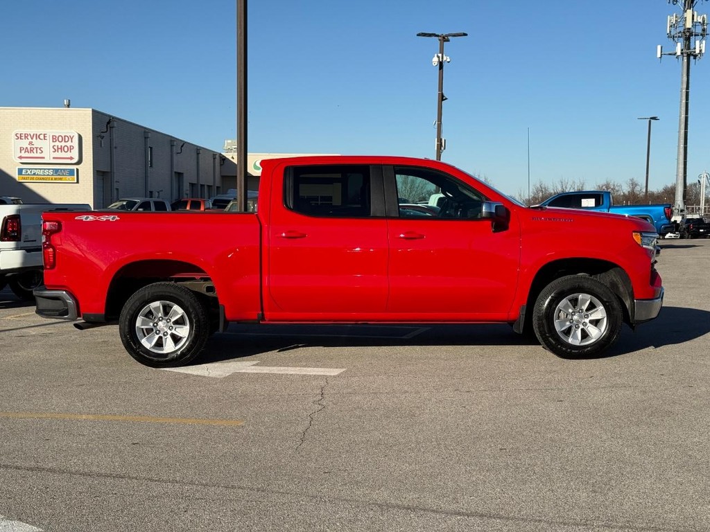 Chevrolet Silverado 1500 Vehicle Full-screen Gallery Image 02