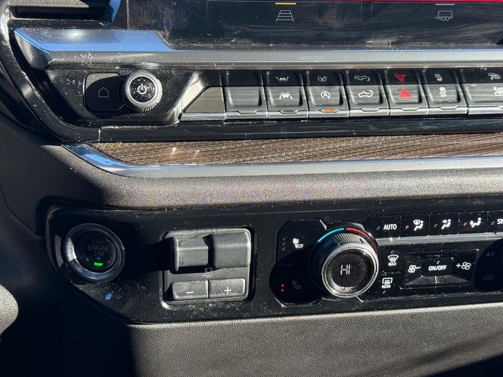 Chevrolet Silverado 1500 Vehicle Full-screen Gallery Image 17