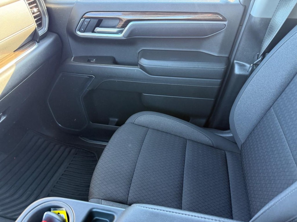 Chevrolet Silverado 1500 Vehicle Full-screen Gallery Image 19