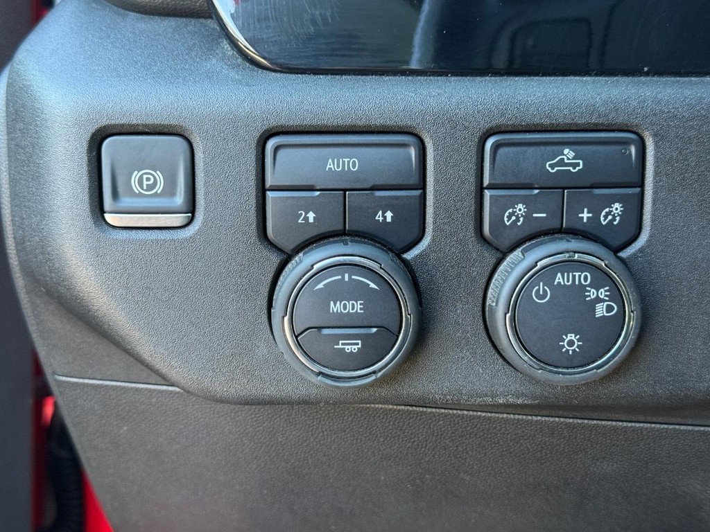 Chevrolet Silverado 1500 Vehicle Full-screen Gallery Image 21