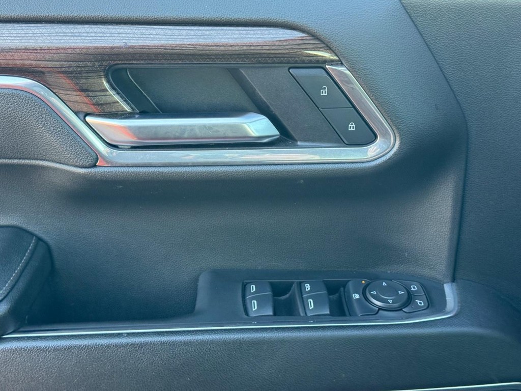 Chevrolet Silverado 1500 Vehicle Full-screen Gallery Image 22