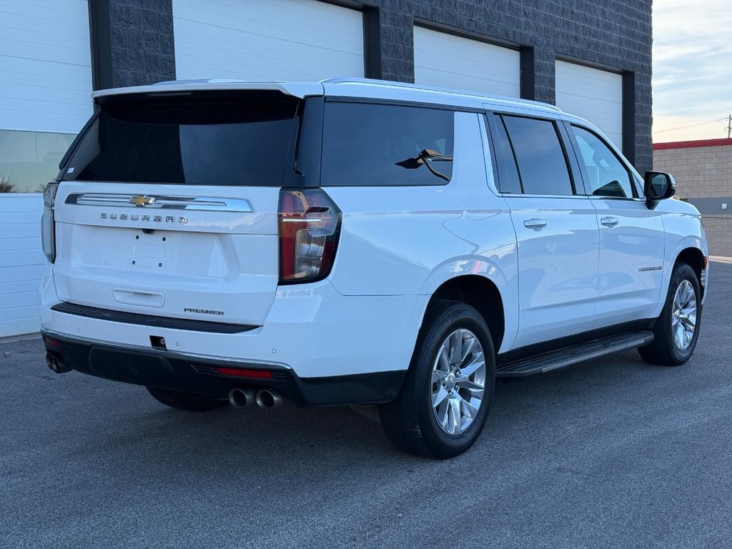 Chevrolet Suburban Vehicle Full-screen Gallery Image 03