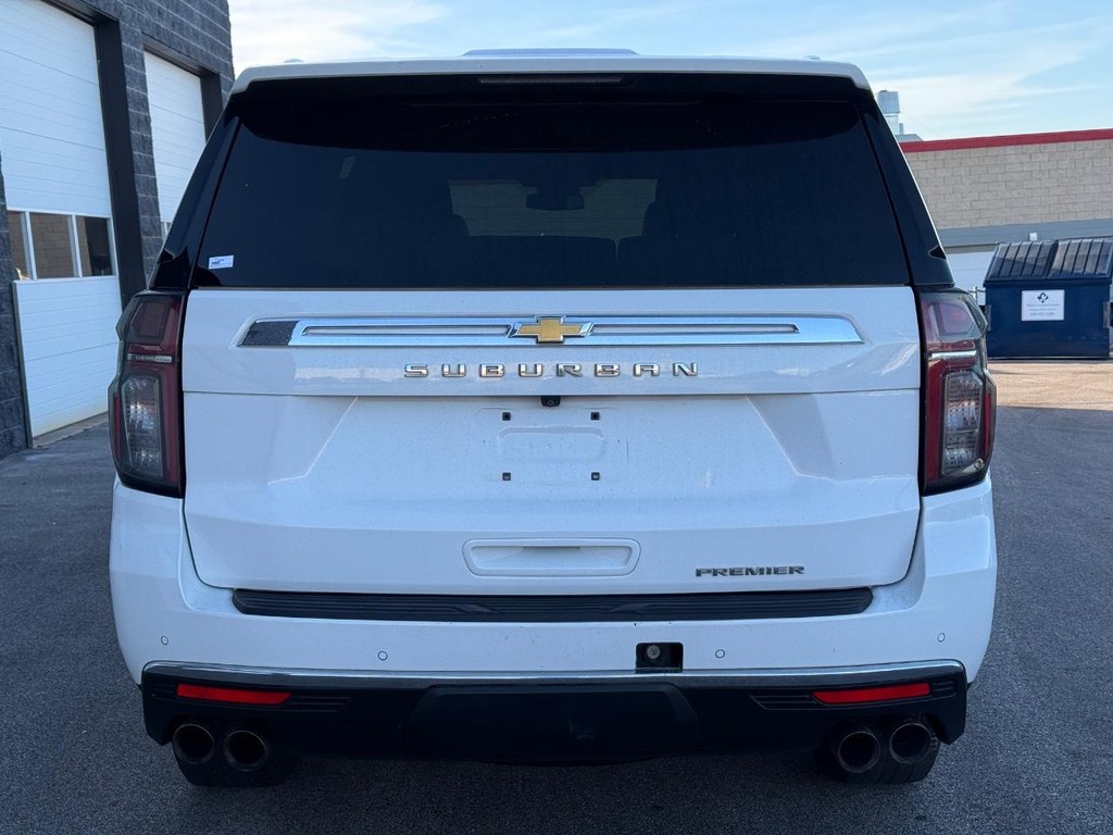 Chevrolet Suburban Vehicle Full-screen Gallery Image 04