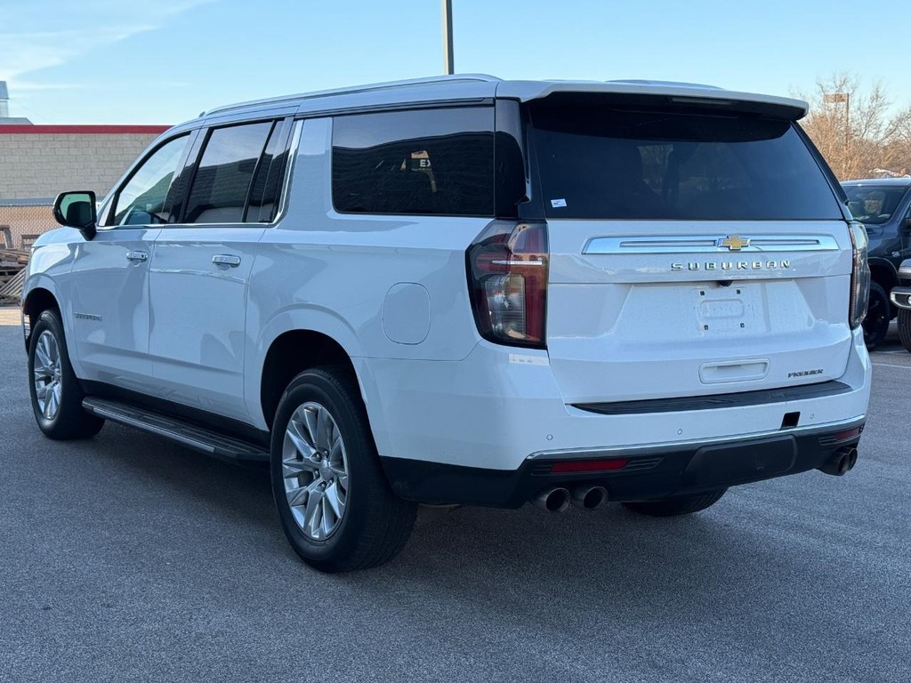 Chevrolet Suburban Vehicle Full-screen Gallery Image 05