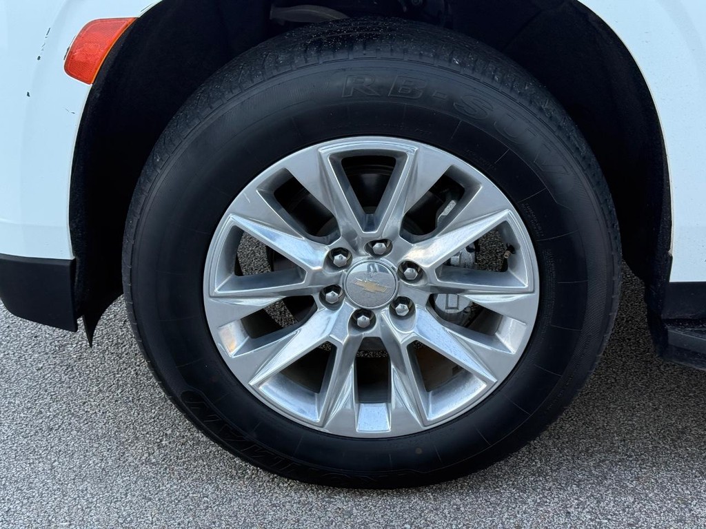 Chevrolet Suburban Vehicle Full-screen Gallery Image 07