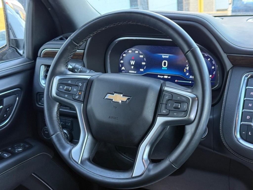 Chevrolet Suburban Vehicle Full-screen Gallery Image 14