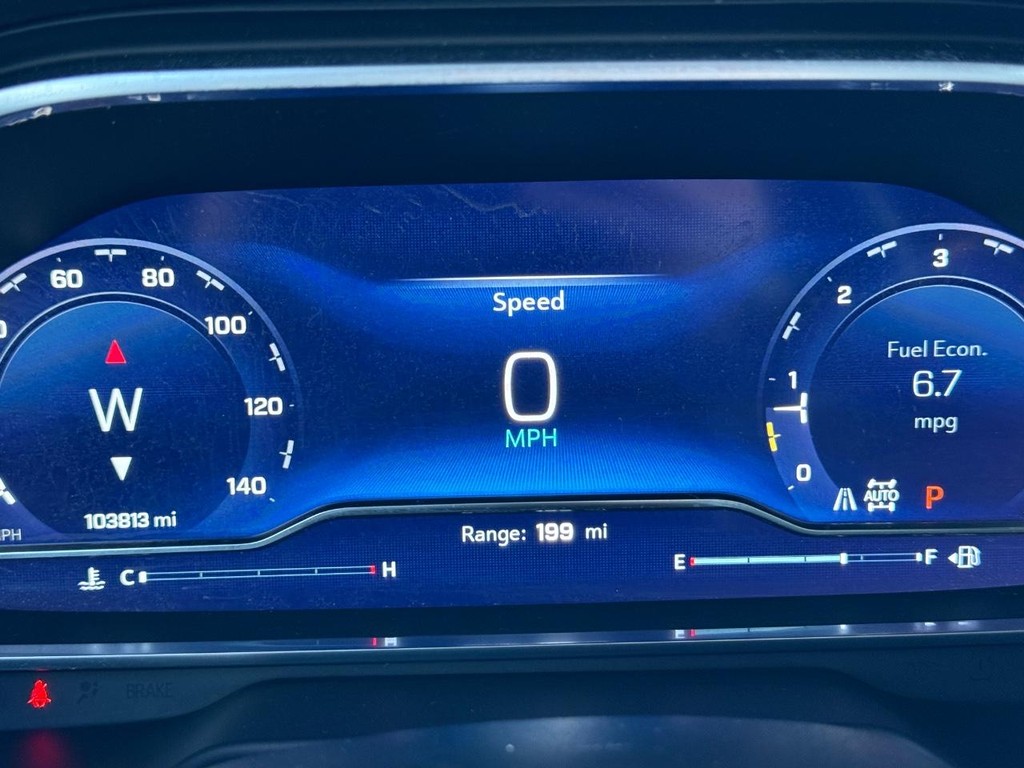 Chevrolet Suburban Vehicle Full-screen Gallery Image 23