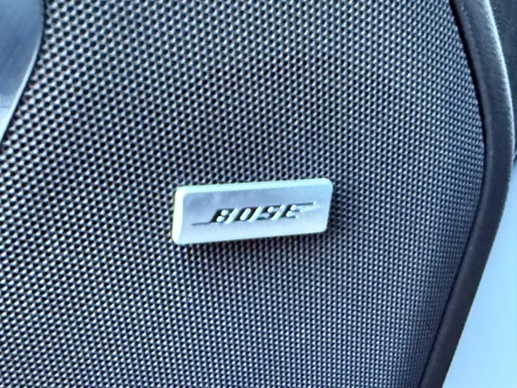 Chevrolet Suburban Vehicle Full-screen Gallery Image 26