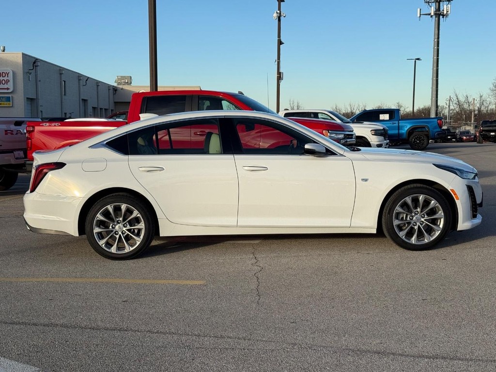 Cadillac CT5 Vehicle Full-screen Gallery Image 02