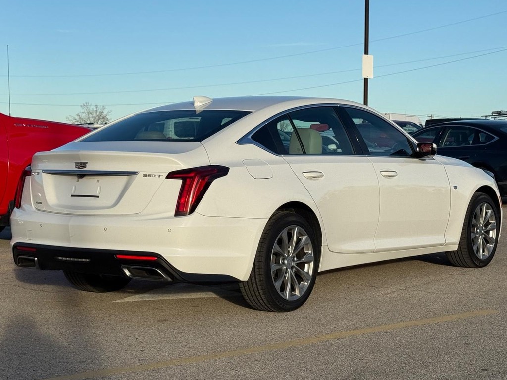Cadillac CT5 Vehicle Full-screen Gallery Image 03