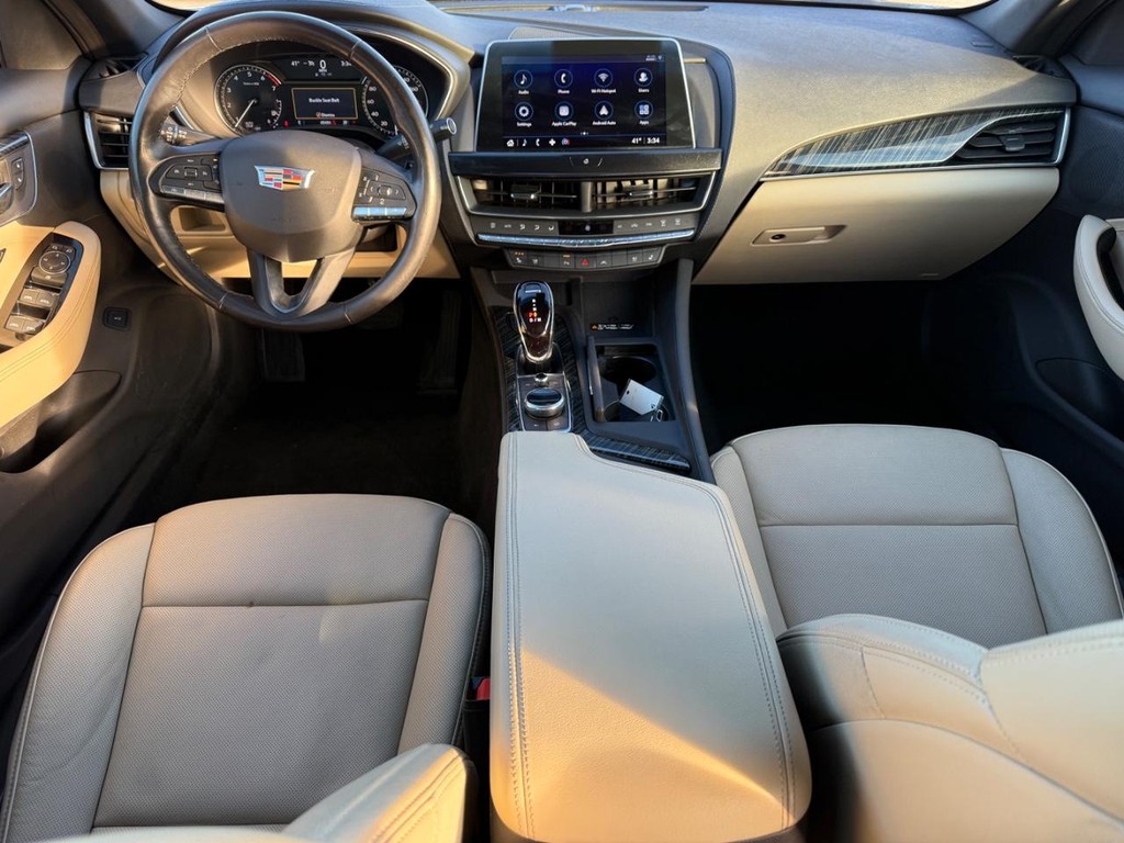 Cadillac CT5 Vehicle Full-screen Gallery Image 11