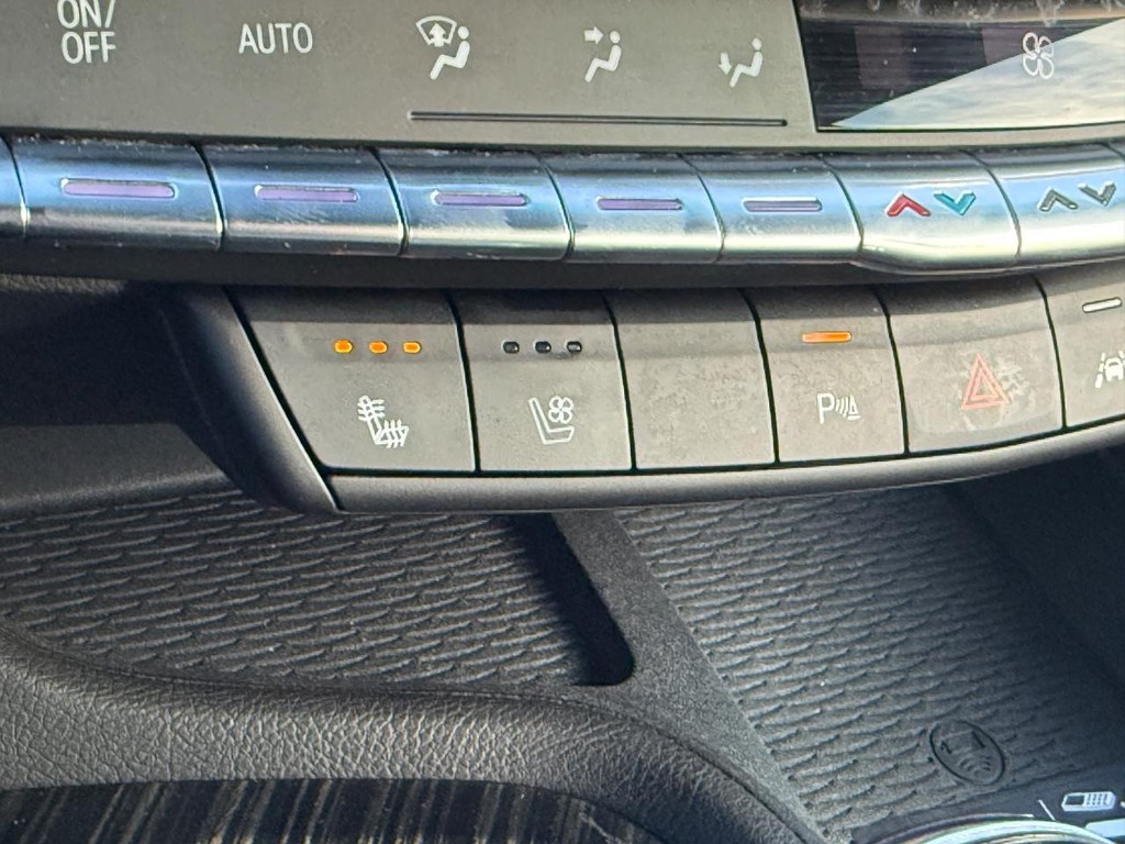 Cadillac CT5 Vehicle Full-screen Gallery Image 19