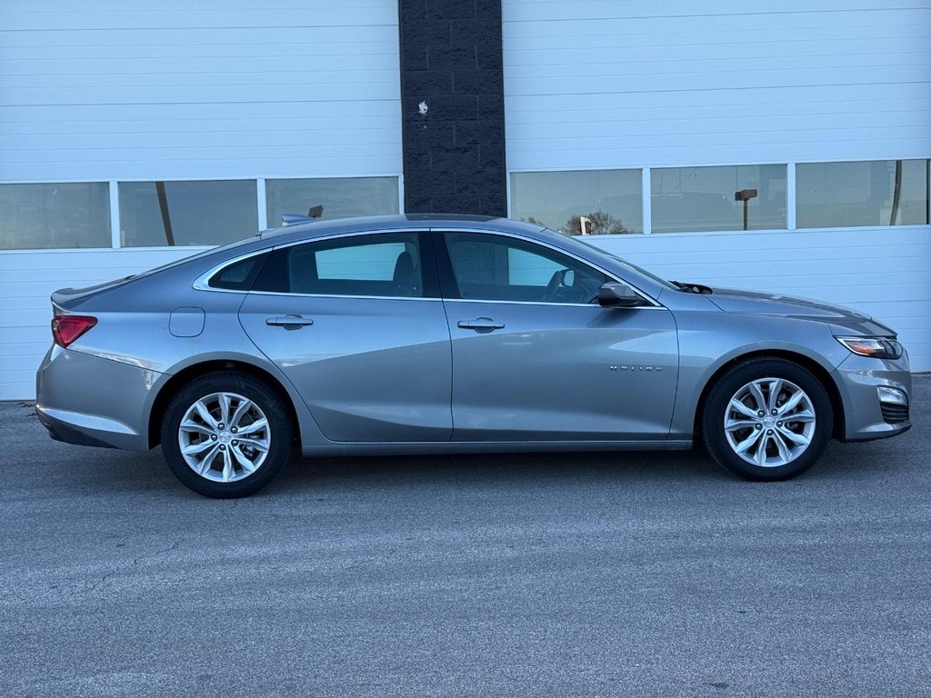 Chevrolet Malibu Vehicle Full-screen Gallery Image 02