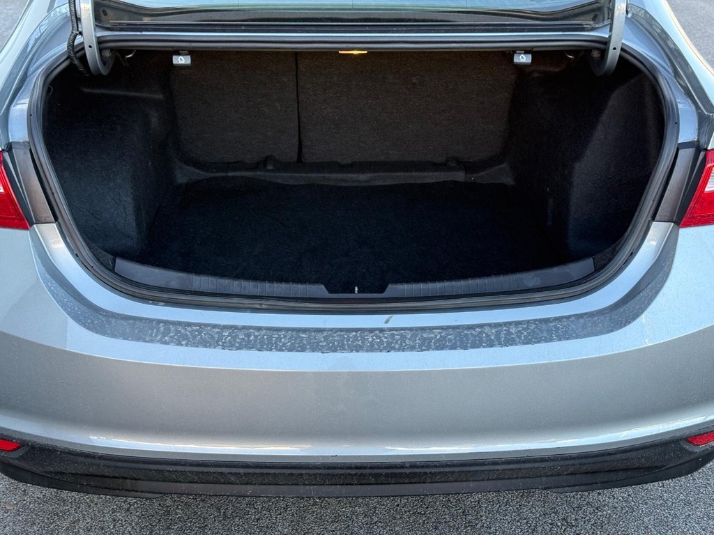 Chevrolet Malibu Vehicle Full-screen Gallery Image 06