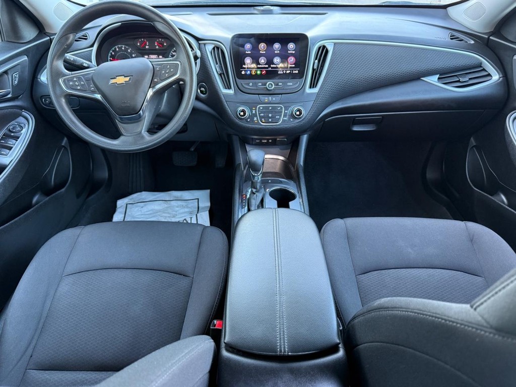 Chevrolet Malibu Vehicle Full-screen Gallery Image 11