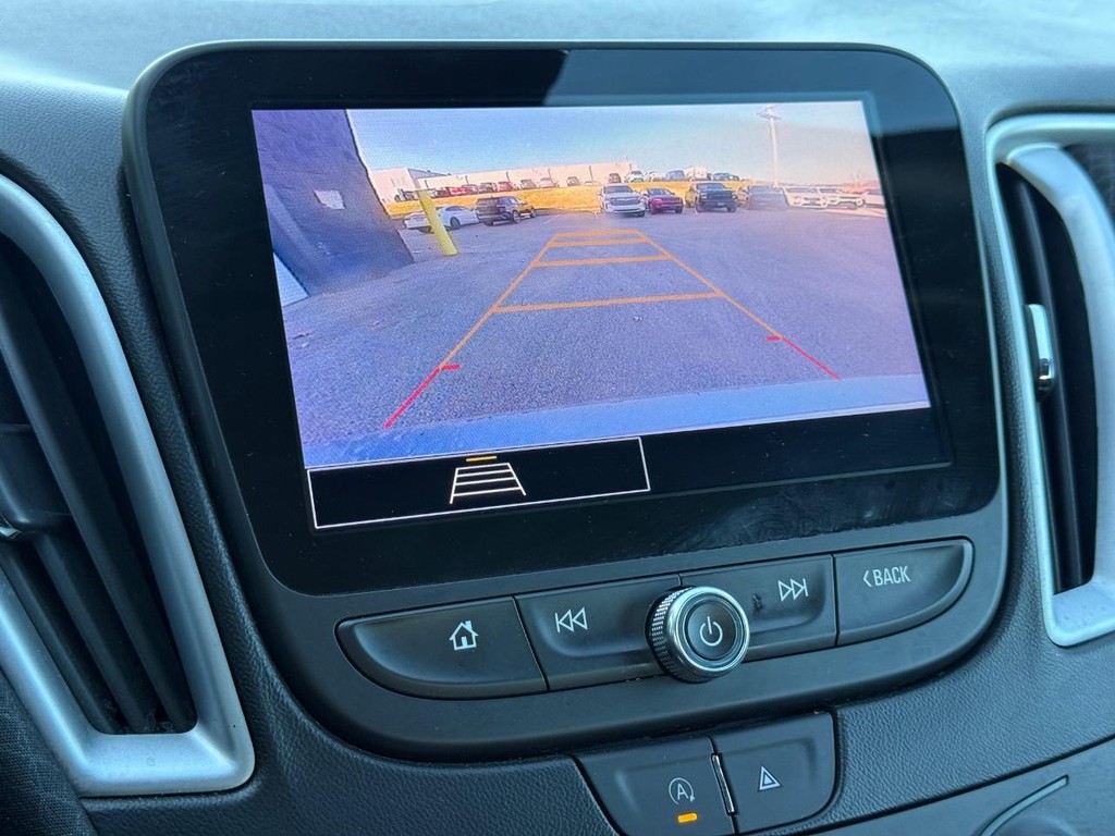 Chevrolet Malibu Vehicle Full-screen Gallery Image 17