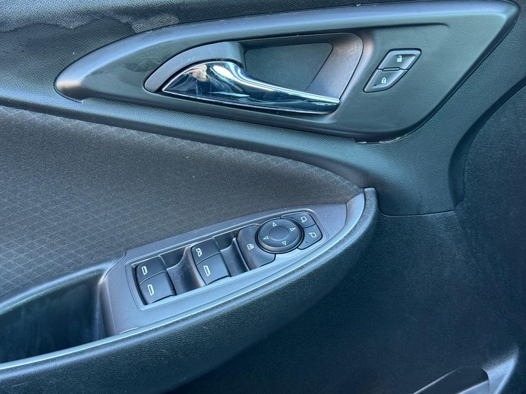 Chevrolet Malibu Vehicle Full-screen Gallery Image 22