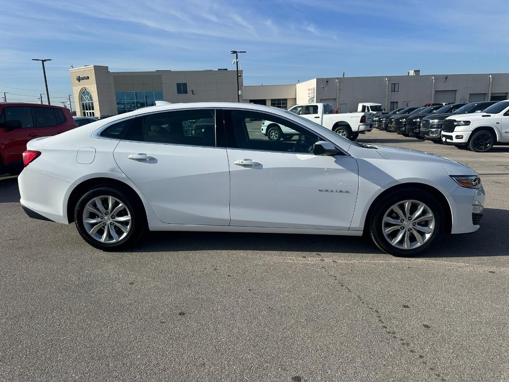 Chevrolet Malibu Vehicle Full-screen Gallery Image 02