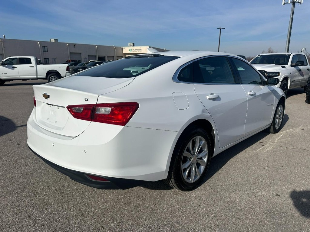 Chevrolet Malibu Vehicle Full-screen Gallery Image 03