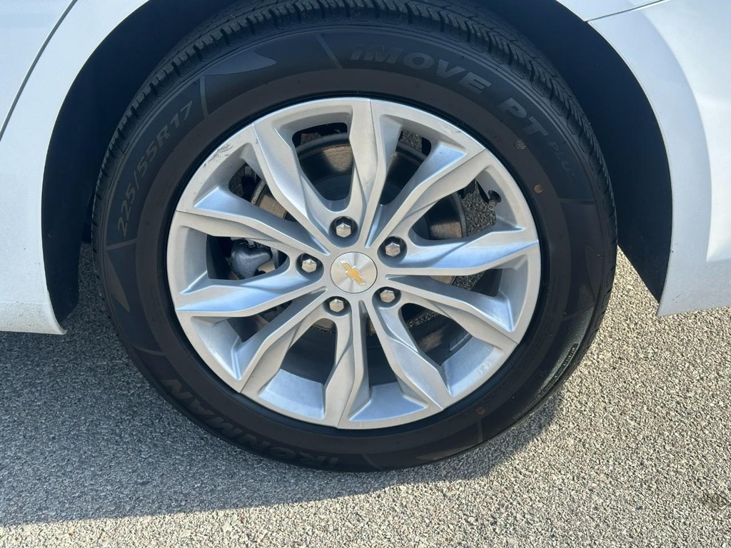 Chevrolet Malibu Vehicle Full-screen Gallery Image 07