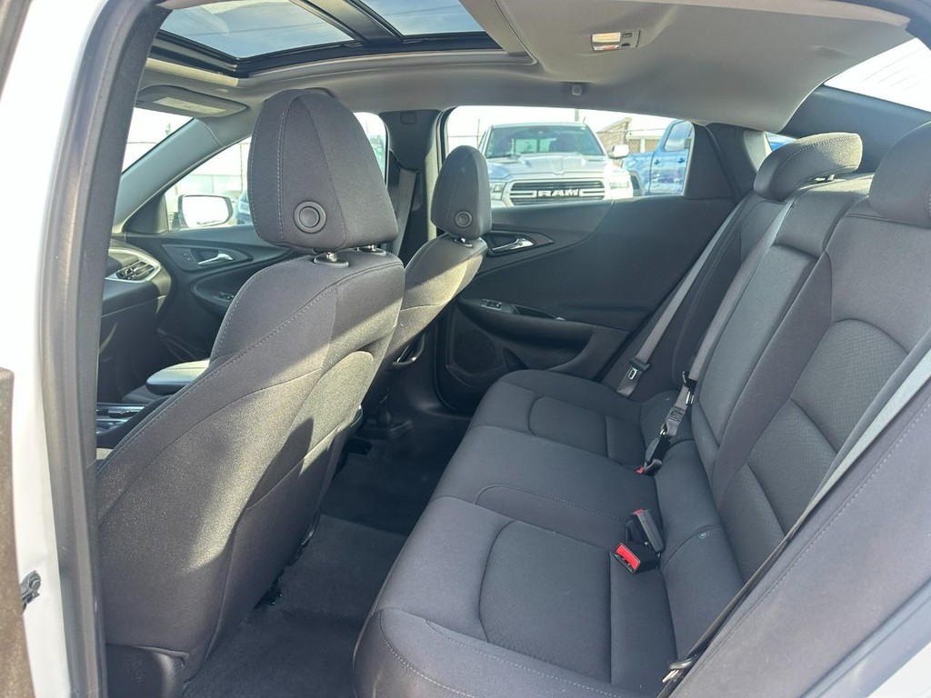 Chevrolet Malibu Vehicle Full-screen Gallery Image 10