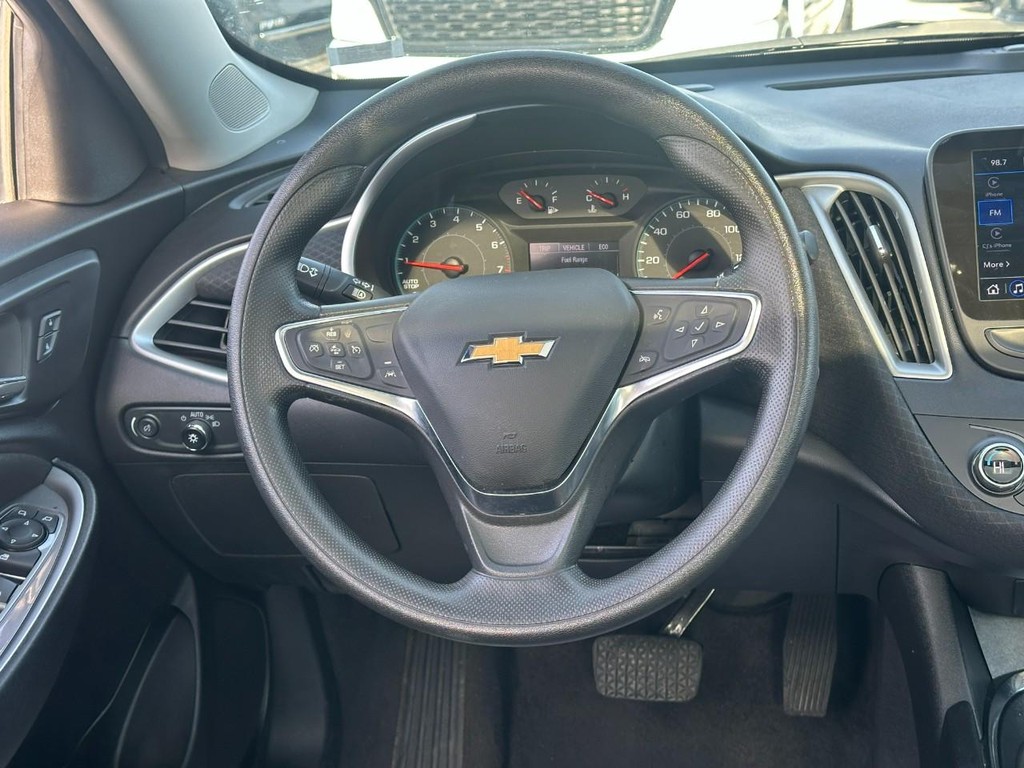 Chevrolet Malibu Vehicle Full-screen Gallery Image 13
