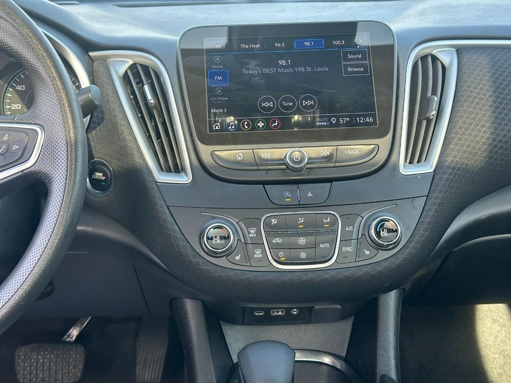 Chevrolet Malibu Vehicle Full-screen Gallery Image 14