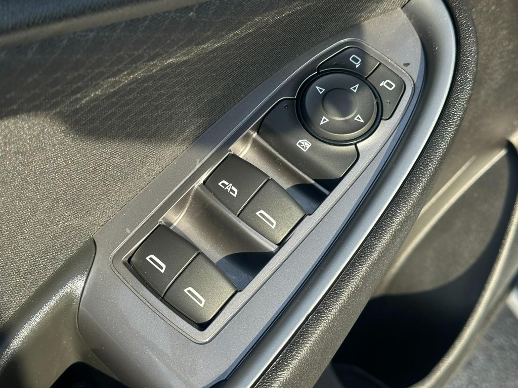 Chevrolet Malibu Vehicle Full-screen Gallery Image 17
