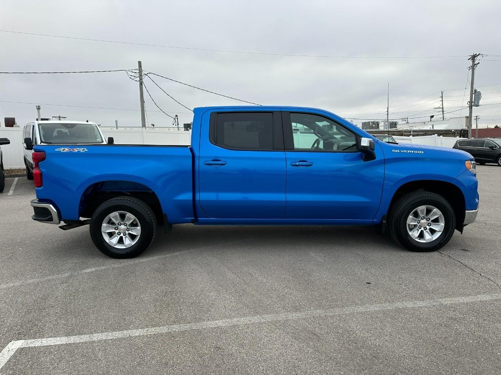 Chevrolet Silverado 1500 Vehicle Full-screen Gallery Image 02