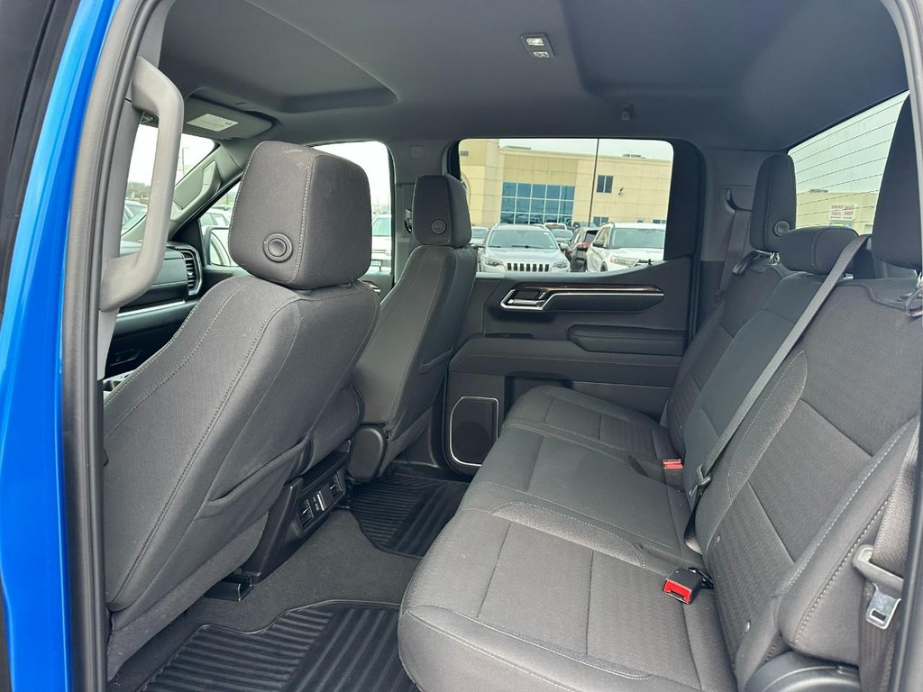 Chevrolet Silverado 1500 Vehicle Full-screen Gallery Image 10