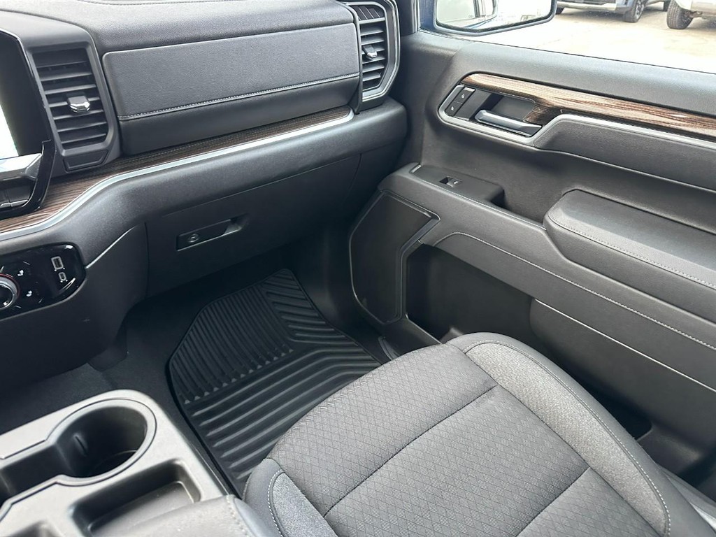 Chevrolet Silverado 1500 Vehicle Full-screen Gallery Image 15