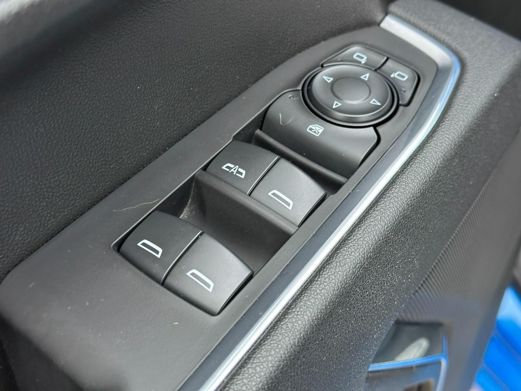 Chevrolet Silverado 1500 Vehicle Full-screen Gallery Image 16