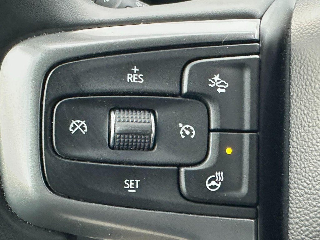 Chevrolet Silverado 1500 Vehicle Full-screen Gallery Image 18