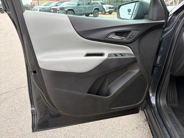 Chevrolet Equinox Vehicle Full-screen Gallery Image 21