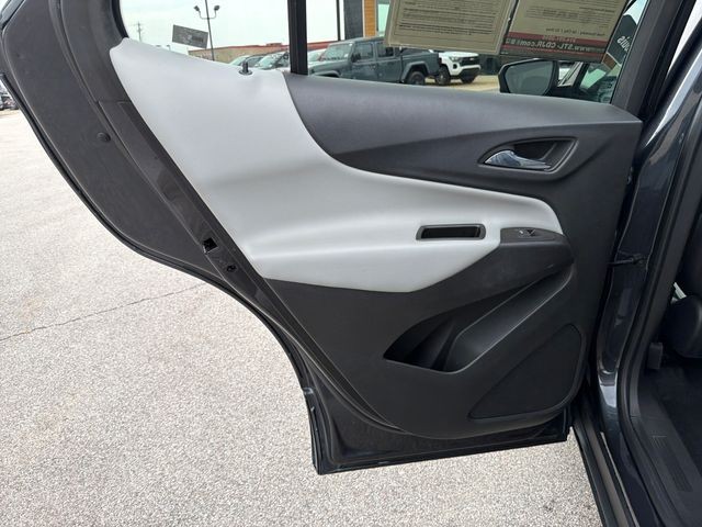 Chevrolet Equinox Vehicle Full-screen Gallery Image 24