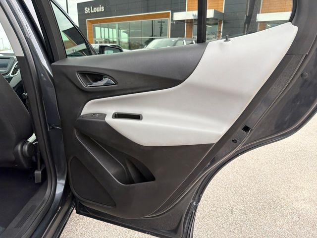 Chevrolet Equinox Vehicle Full-screen Gallery Image 30