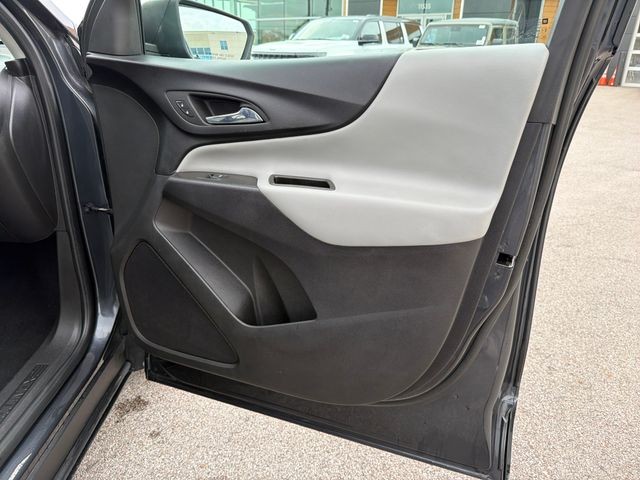 Chevrolet Equinox Vehicle Full-screen Gallery Image 33