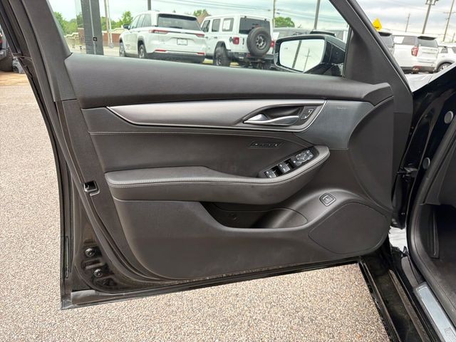 Cadillac CT5 Vehicle Full-screen Gallery Image 21