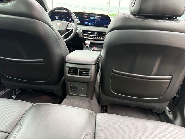 Cadillac CT5 Vehicle Full-screen Gallery Image 30