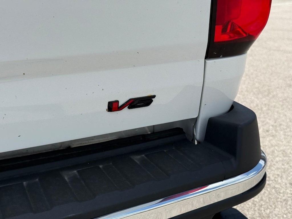 Chevrolet Colorado Vehicle Full-screen Gallery Image 06