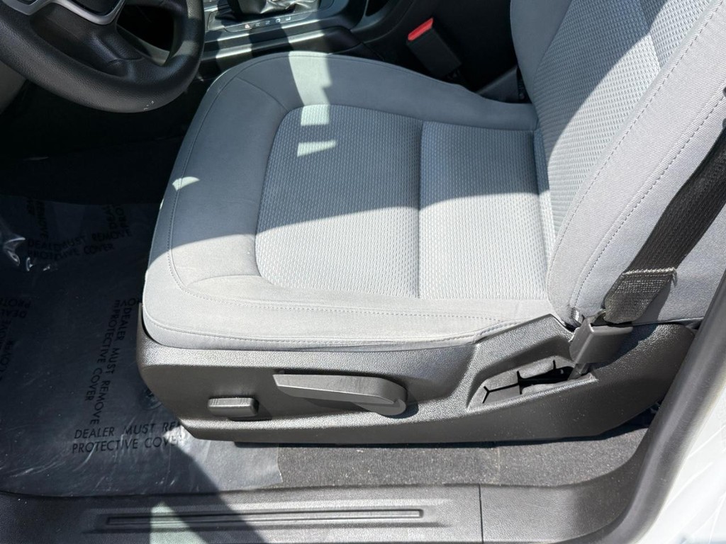 Chevrolet Colorado Vehicle Full-screen Gallery Image 18